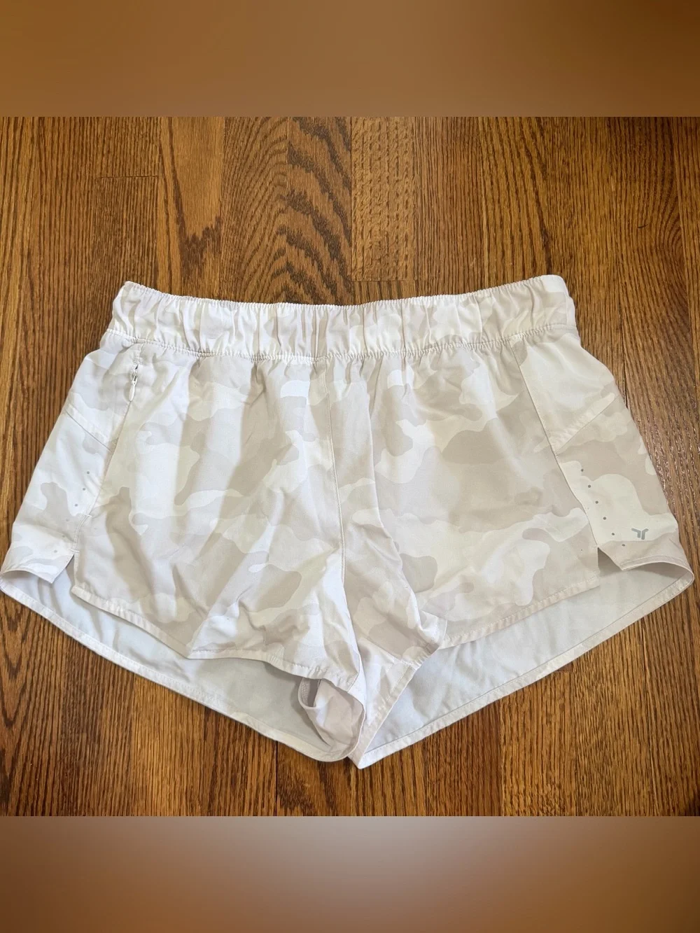 Old Navy Active Quick Dry Off White Camo Print Lined Shorts Size Medium